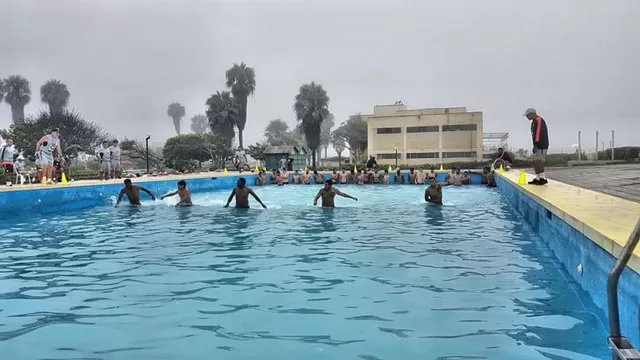 Universitario y los arduos trabajos en la piscina durante pretemporada