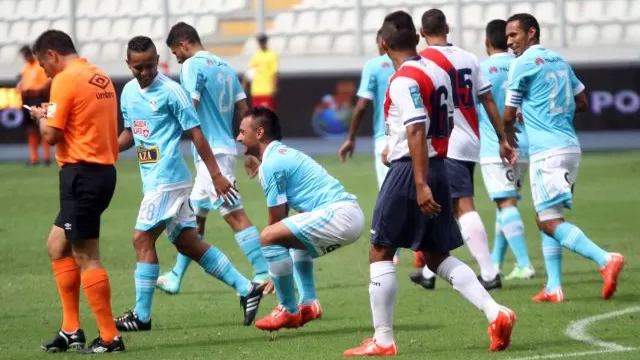 Sporting Cristal goleó 5-0 al Municipal con triplete del 'Picante' Pereyra
