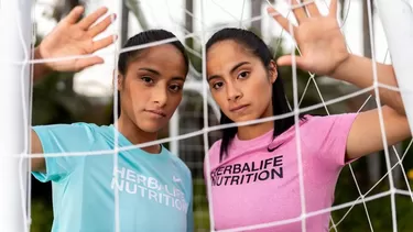 Las futbolistas de Alianza Lima y Universitario Deportes, Xiomara y Xioczana Canales, se alistan para la lucha por el título de la Liga Femenina. | Foto: ITEA