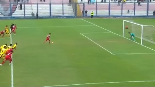 Yoshimar Yotún 'picó' el balón y Christian Limousin atajó el penal a los 90+7'