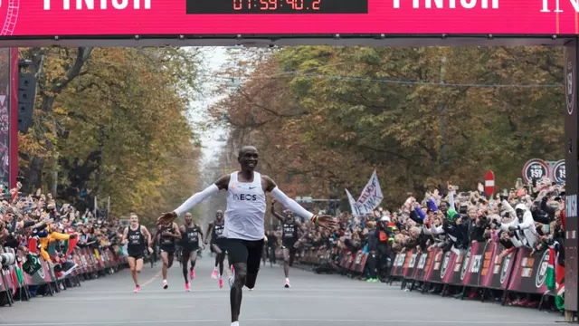 Austria: Eliud Kipchoge, primera persona en bajar las dos horas en un maratón