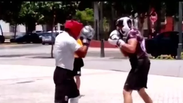 Boxeadores peruanos entrenan en la calle | Video: América Deportes.