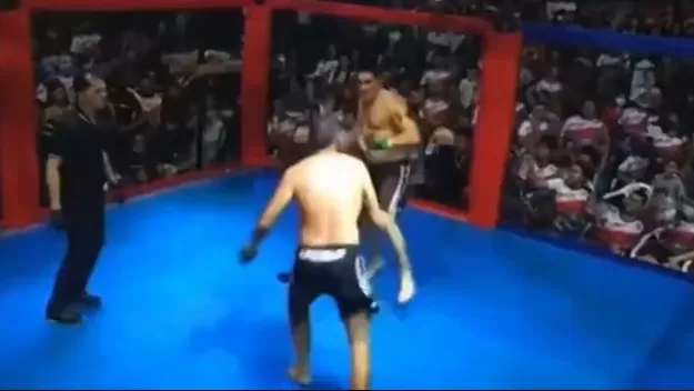 Brasil: Alcalde se sube a jaula de artes marciales mixtas para definir disputa política