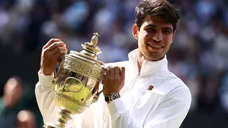 Carlos Alcaraz consiguió su segundo trofeo tras vencer a Novak Djokovic / Foto: AFP