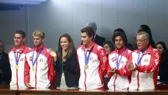 Congreso rindió homenaje al equipo peruano de surf campeón del mundo