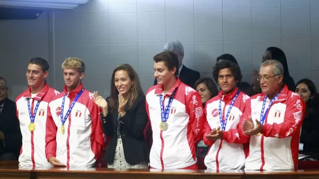 Congreso rindió homenaje al equipo peruano de surf campeón del mundo