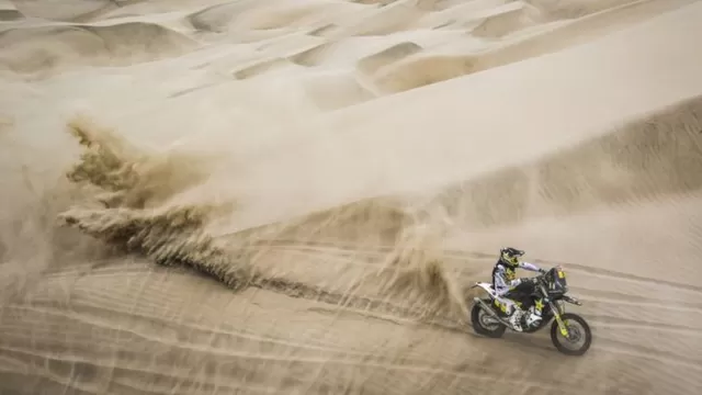 El chileno Pablo Quintanilla (Husqvarna) volvió a lo más alto de la categoría en motos . | Video: América Televisión