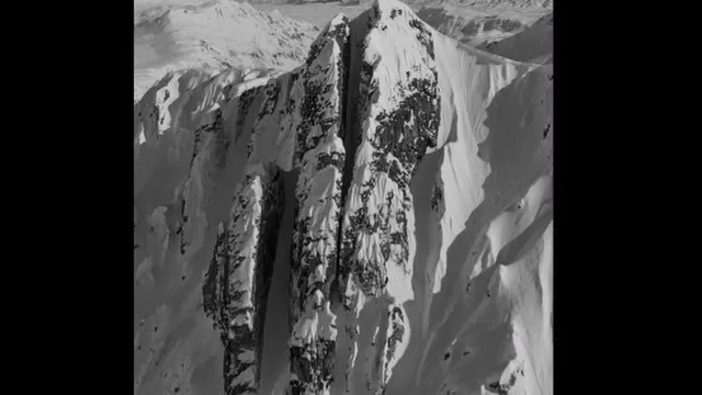 El descenso en esquí más extremo en las montañas de Alaska