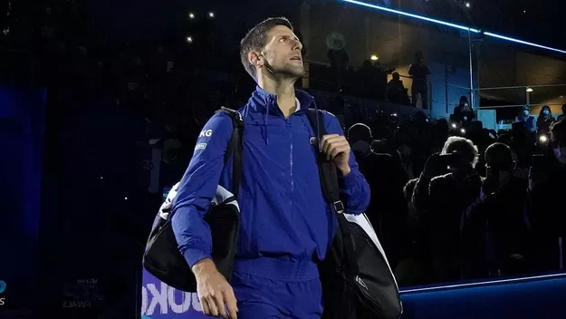 Djokovic ganó una primera batalla judicial en Australia pero todavía puede ser deportado