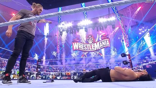 Edge atacó a Roman Reigns en Elimination Chamber y lo cita en WrestleMania 37