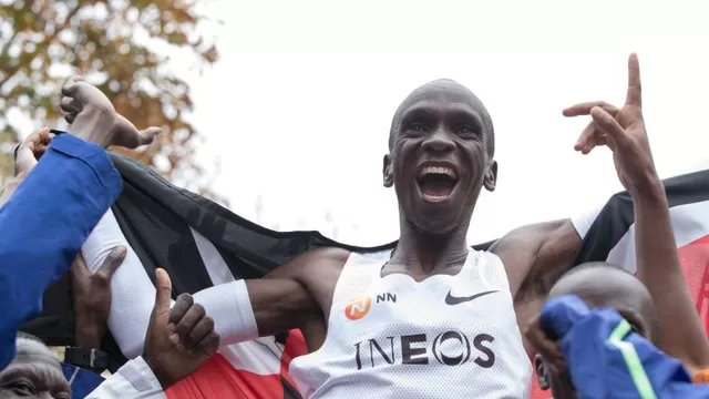 Eliud Kipchoge a sus fans tras récord en maratón: &quot;Hemos hecho historia juntos&quot;