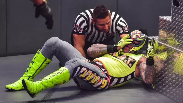 Revive aquí la lucha entre Rey Mysterio y Seth Rollins | Video: Fox Sports.
