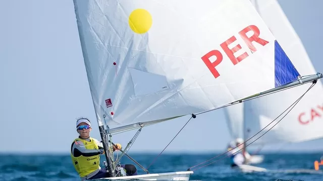 La velerista peruana de 18 años logró el título en Omán. | Foto: Instagram.