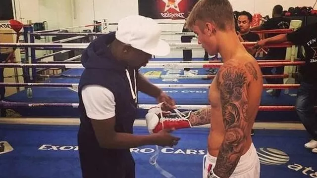 Floyd Mayweather le enseñó a boxear a Justin Bieber