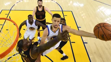 Golden State Warriors humillan a Cavaliers y se ponen con ventaja de 2-0 Golden State Warriors humillan a Cavaliers y se ponen con ventaja de 2-0