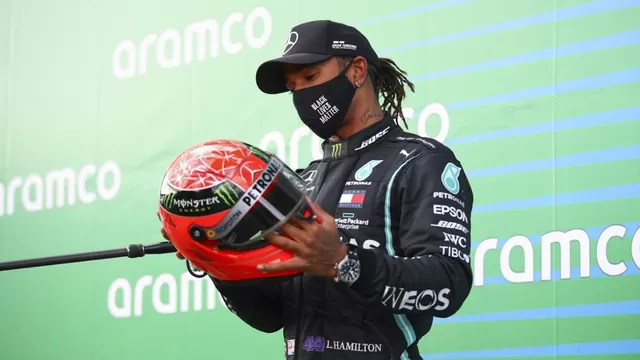 Hamilton recibió el casco de Schumacher de manos de su hijo Mick | Video: F1.