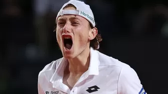 Ignacio Buse se 'bajó' al italiano Flavio Cobolli para avanzar a octavos del ATP 500 de Hamburgo. | Foto y Video: X de @atptour y @TennisTV