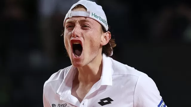 Ignacio Buse se 'bajó' al italiano Flavio Cobolli para avanzar a octavos del ATP 500 de Hamburgo. | Foto y Video: X de @atptour y @TennisTV