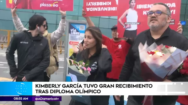 Kimberly García regresó al país y fue recibida como una campeona. Foto y video: AD