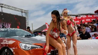 Lo mejor del drifting y sexy car wash por primera vez frente al mar