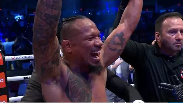 Luis Palomino se coronó campeón en la lucha a puño limpio y fue coronado por el mismo McGregor. | Video: AD