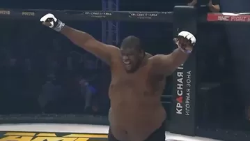 MMA: Zuluzinho, luchador de 170 kilos, es noqueado en concurso de cachetadas