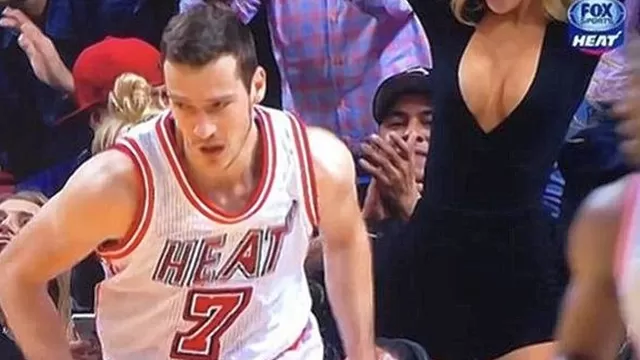 NBA: el escote que se robó la atención del partido entre Heat y Pacers