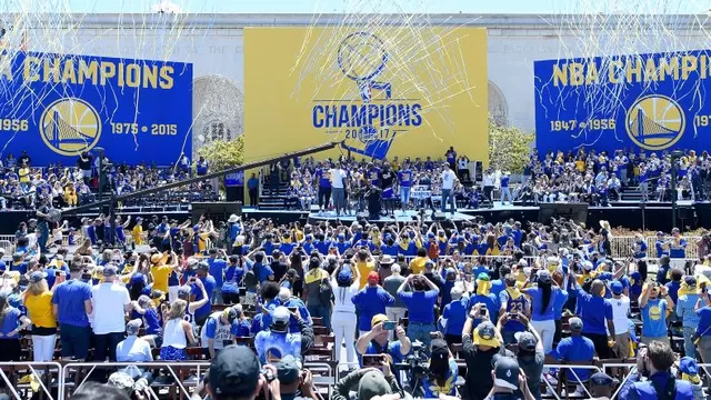 NBA: Warriors celebraron título en multitudinario desfile
