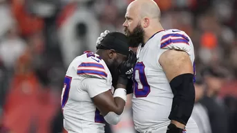 NFL: Jugador que sufrió paro cardiaco tras violento choque en partido se encuentra en "estado crítico"