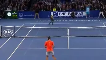 Niño dejó parado a Roger Federer con un perfecto 'globito'