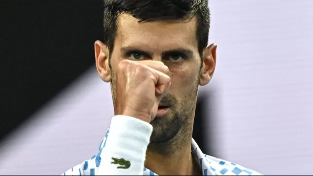 Novak Djokovic aplastó a De Miñaur y clasificó a cuartos del Australian Open