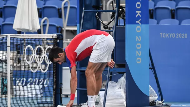 Novak Djokovic se quedó sin medalla en Tokio 2020 | Foto: AFP.