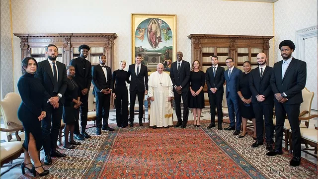El Papa Francisco recibió a una comitiva de la NBA | Video: NBA.