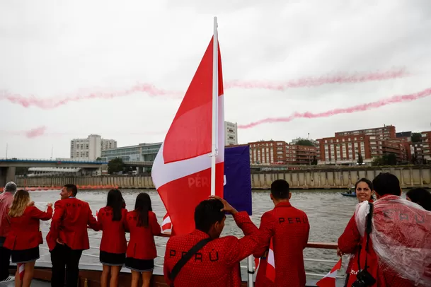 El Team Perú realizó su presentación por el río Sena en la inauguración de los Juegos Olímpicos París 2024.