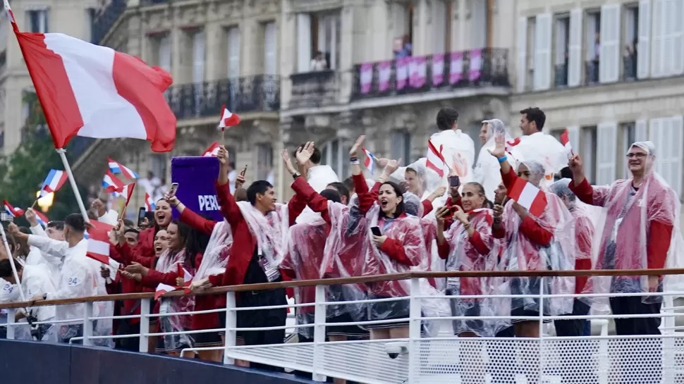 París 2024 Así se presentó el Team Perú en la inauguración de los