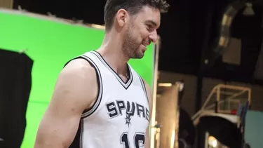 Pau Gasol fue presentado oficialmente en los San Antonio Spurs