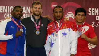 Peruano ganó medalla en lucha libre y celebró con la blanquirroja