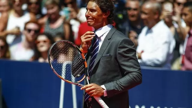 Rafael Nadal se puso terno para jugar tenis y se fue quitando la ropa