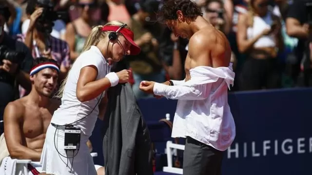 Rafael Nadal se puso terno para jugar tenis y se fue quitando la ropa