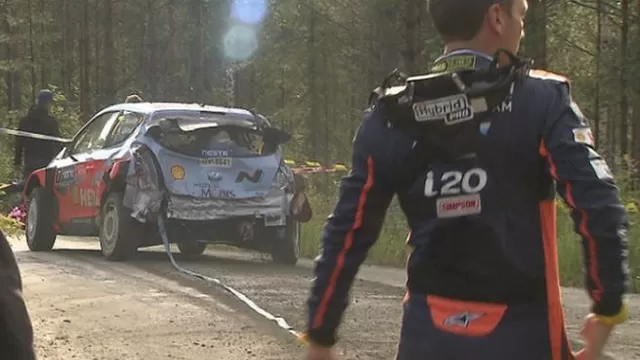 Rally de Finlandia arrancó con espectacular choque de piloto belga