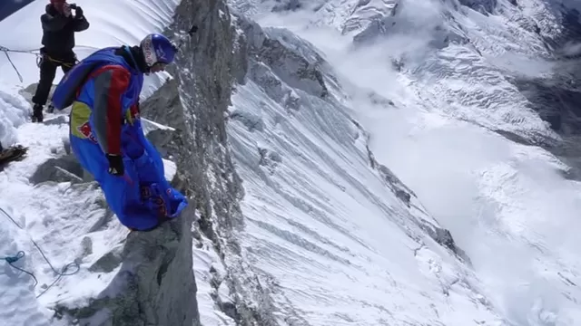 Montañista ruso Valery Rozov saltó desde la cima del Huascarán 