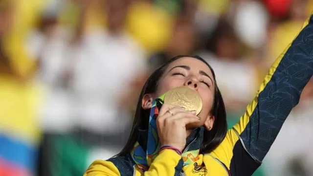 Río 2016: Mariana Pajón y su emotivo festejo al recibir medalla de oro