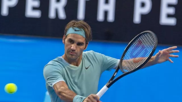 Roger Federer regresó con triunfo al tenis tras seis meses de ausencia