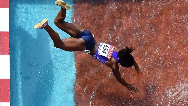 Rolanda Bell y una estrepitosa caída en el Mundial de Atletismo de Pekín