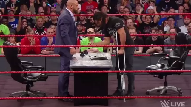 Seth Rollins firmó contrato y luchará con Triple H en WrestleMania