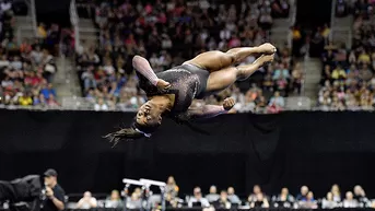 Simone Biles sorprende al mundo con un doble salto mortal con triple giro en gimnasia