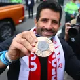 Stefano Peschiera mostró emocionado su medalla de bronce al llegar al Perú