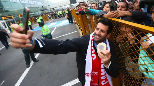 Stefano Peschiera arribó este lunes a Lima con su histórica medalla olímpica. | Video: América Deportes.