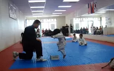 Taekwondo: la tierna manera de un niño de romper una tabla - Noticias de taekwondo