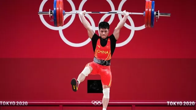 Tokio 2020: Levantador de pesas chino ganó el oro con técnica nunca antes vista en JJ. OO.